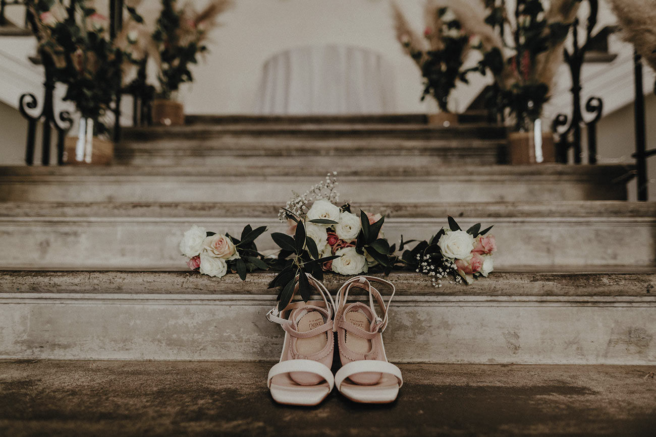 Real Wedding Scorrier House Cornwall Wed Bride Groom12