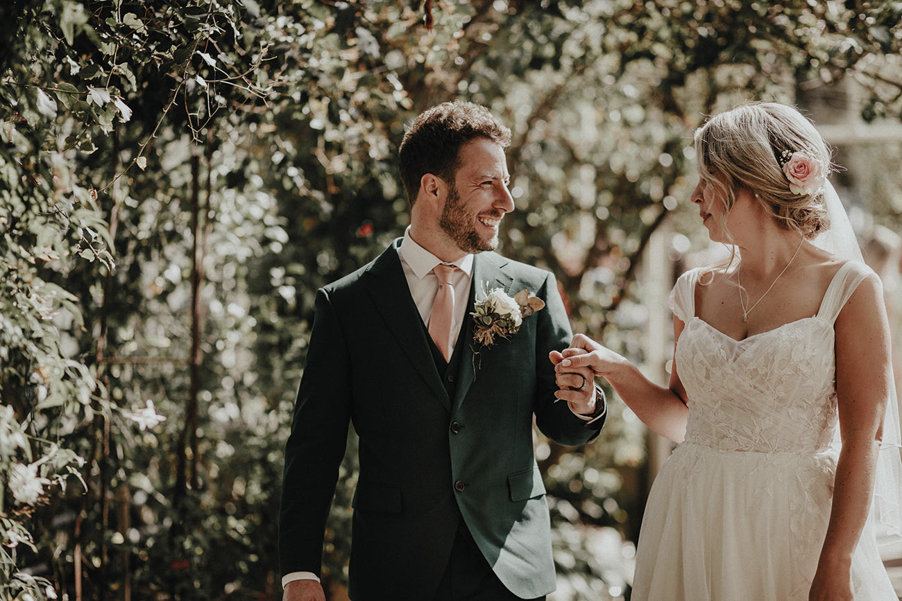 Real Wedding Scorrier House Cornwall Wed Bride Groom9