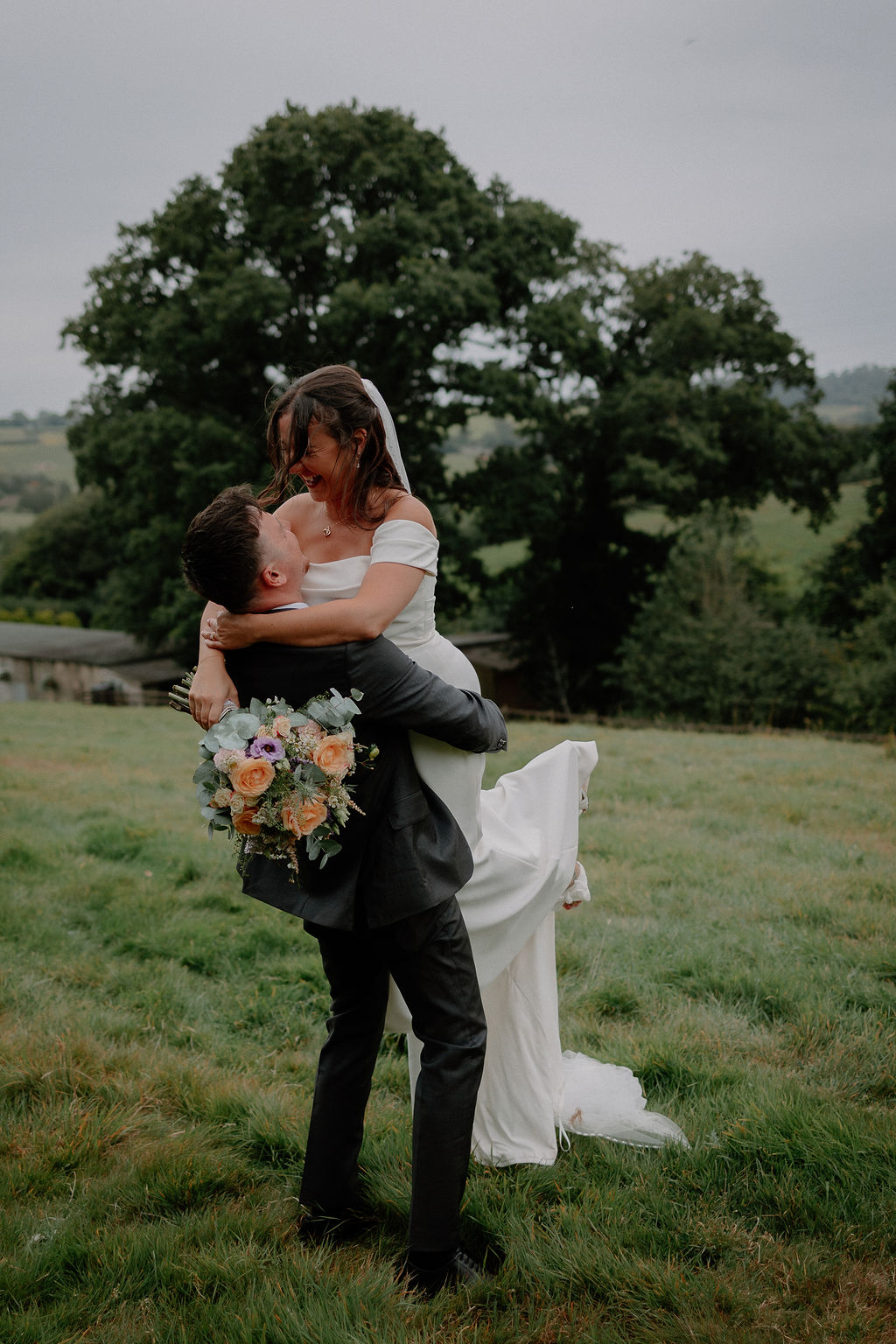 Sian David Wedding Battleformfarmipplepen Claireriversphotography 705