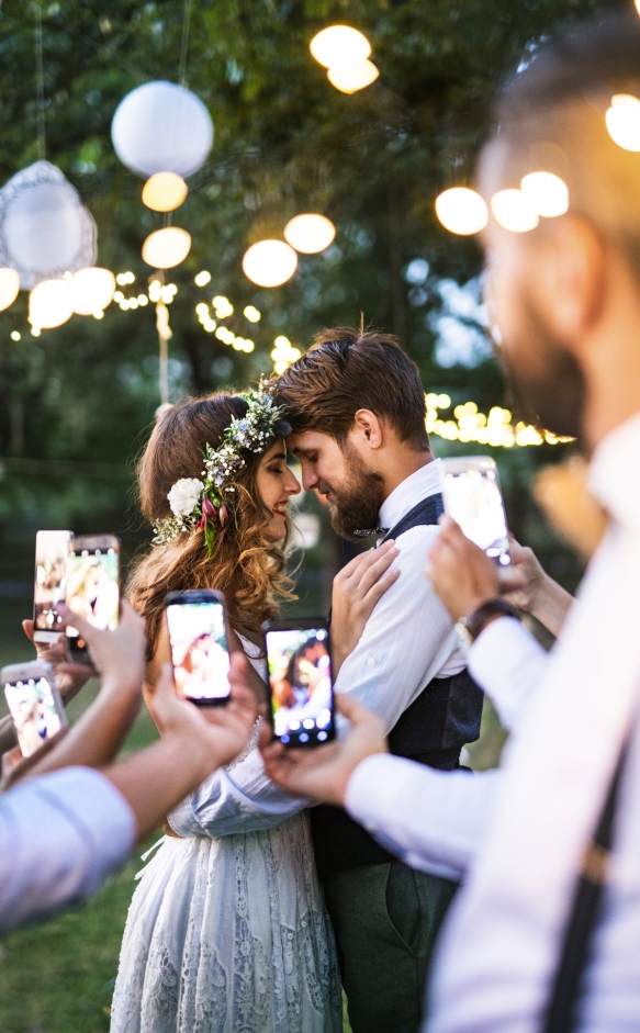 Socialmediaatweddings1