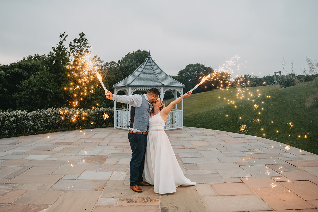 Thebarnatpengellyweddingphotographyidofilmandphotosak 100