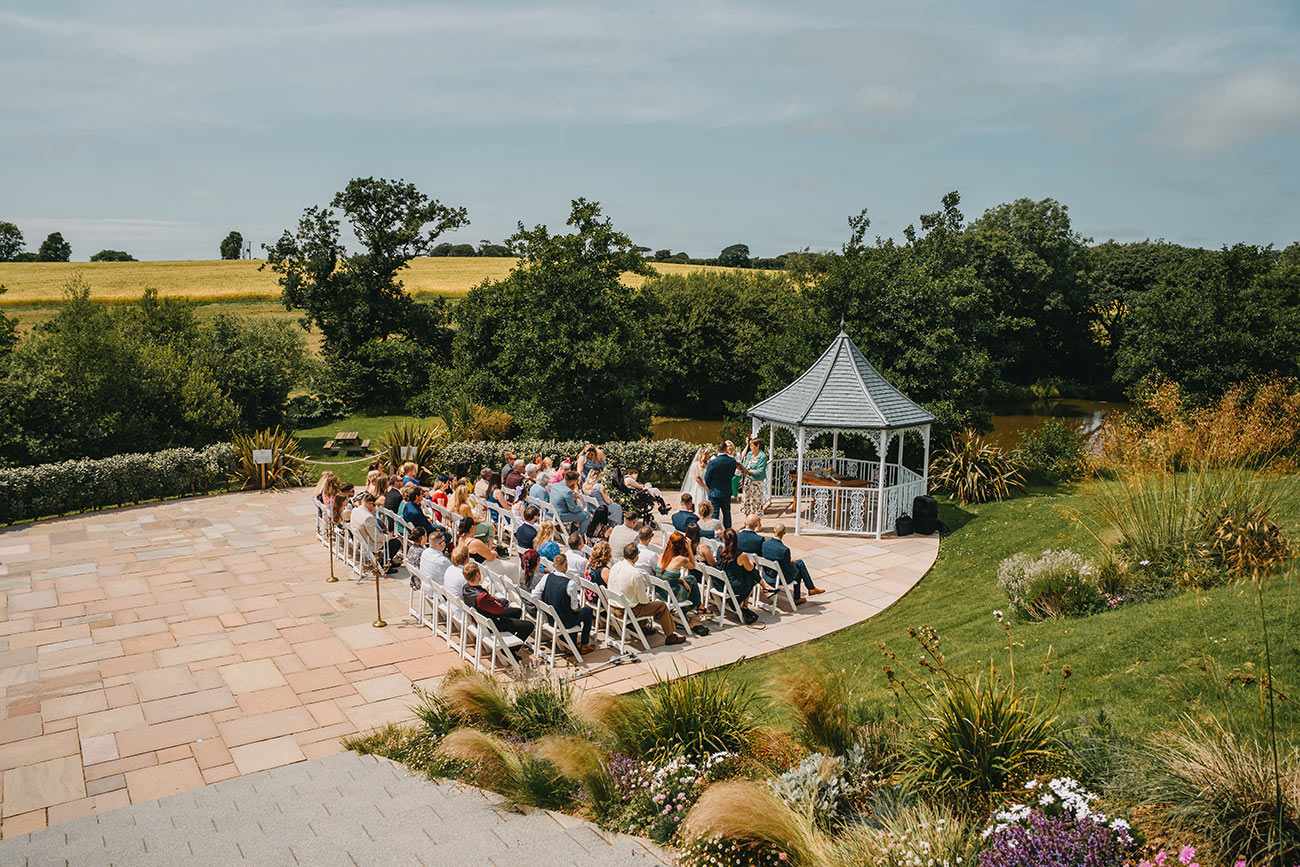 Thebarnatpengellyweddingphotographyidofilmandphotosak 31