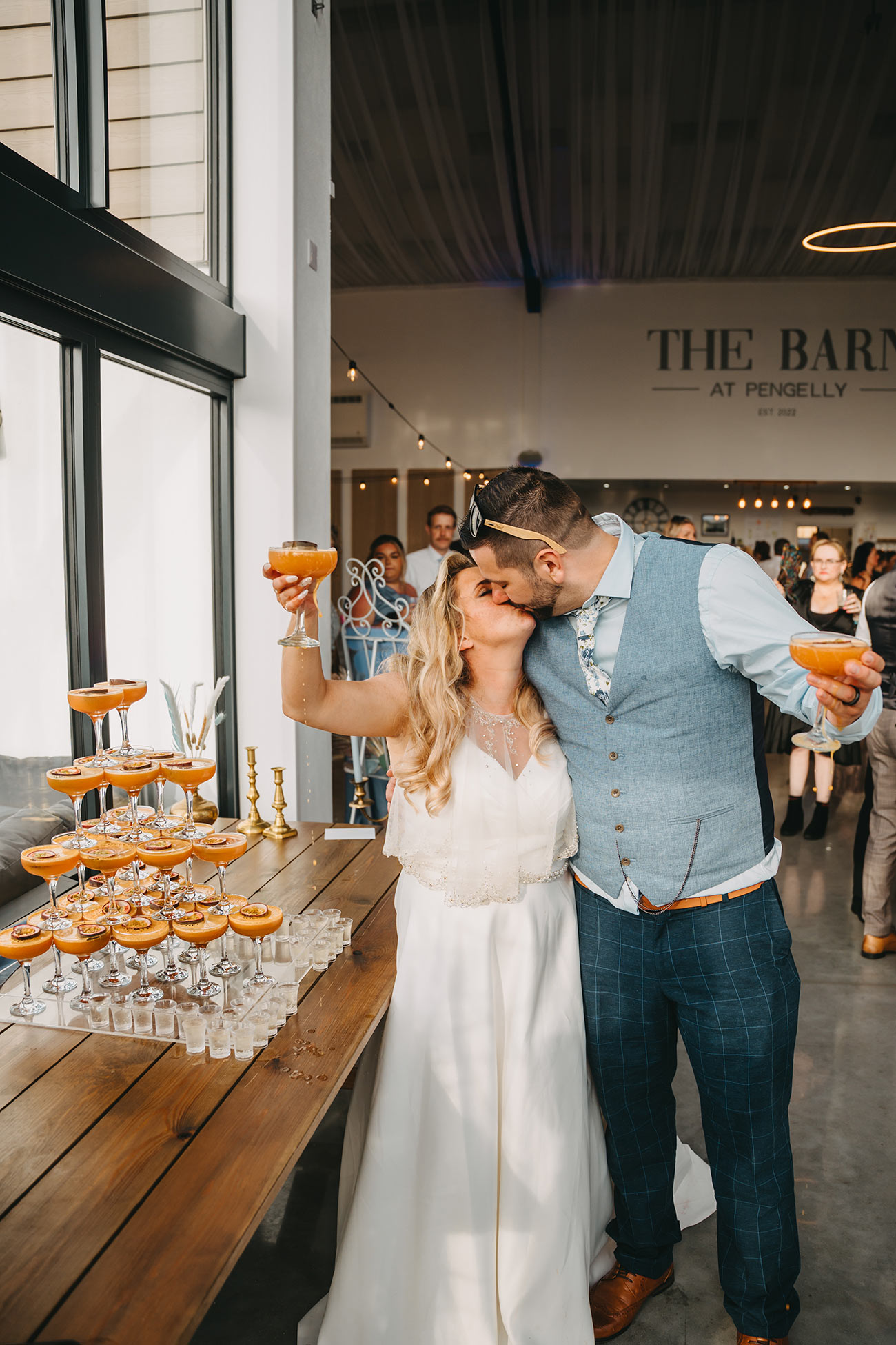 Thebarnatpengellyweddingphotographyidofilmandphotosak 92