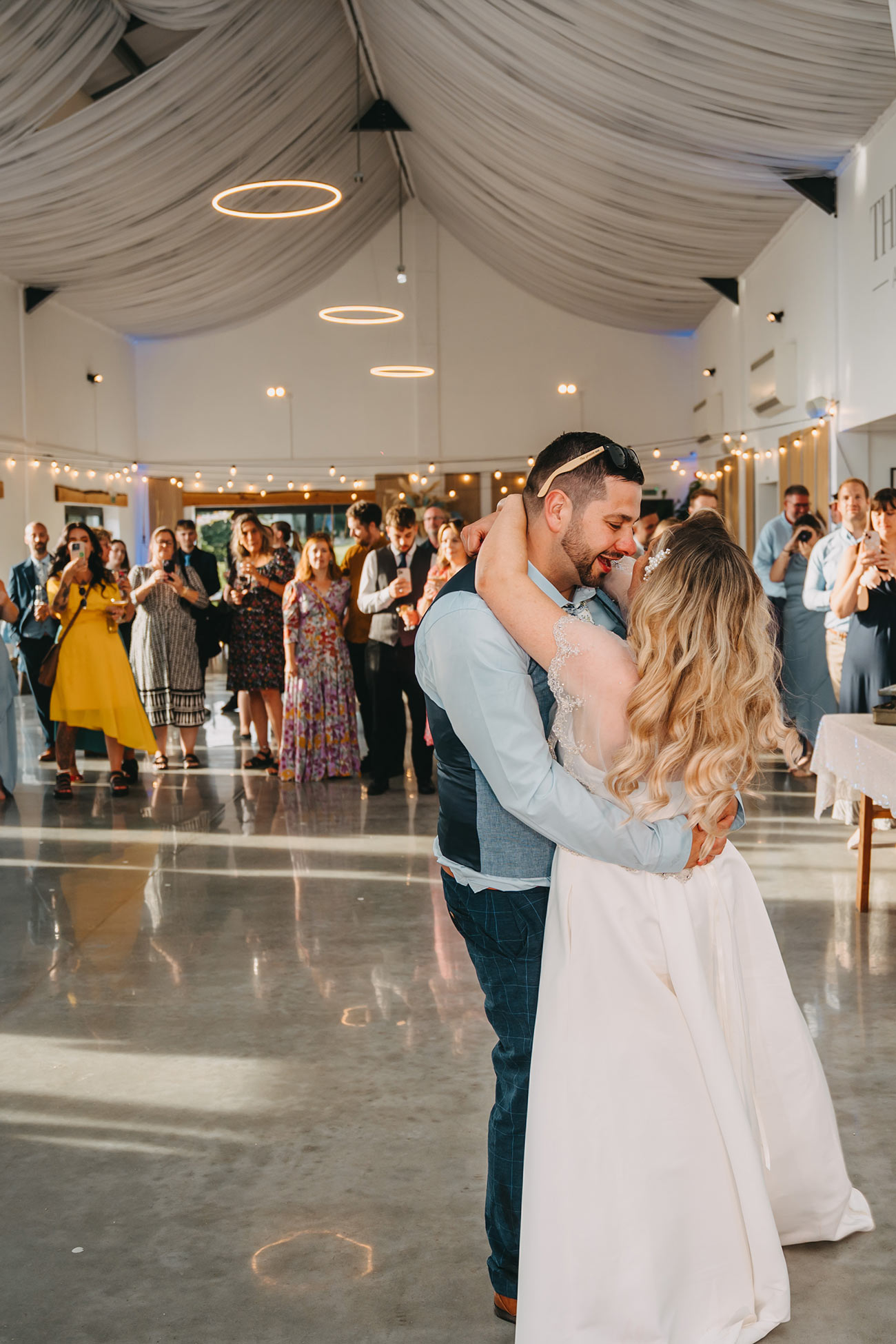 Thebarnatpengellyweddingphotographyidofilmandphotosak 94