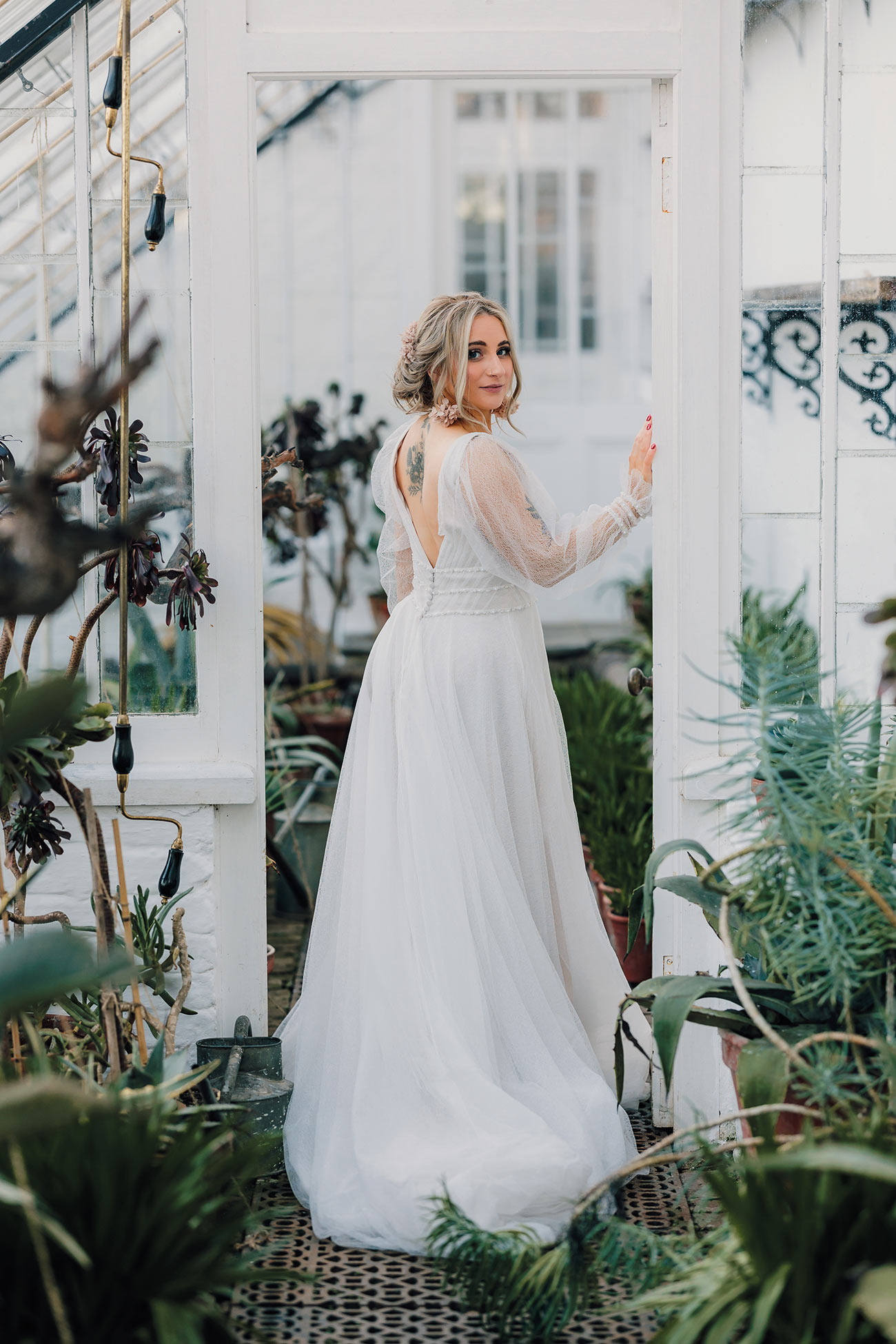 Think Pink Wedding Styling Red Fuschia Heligan Gardens Bride Groom5