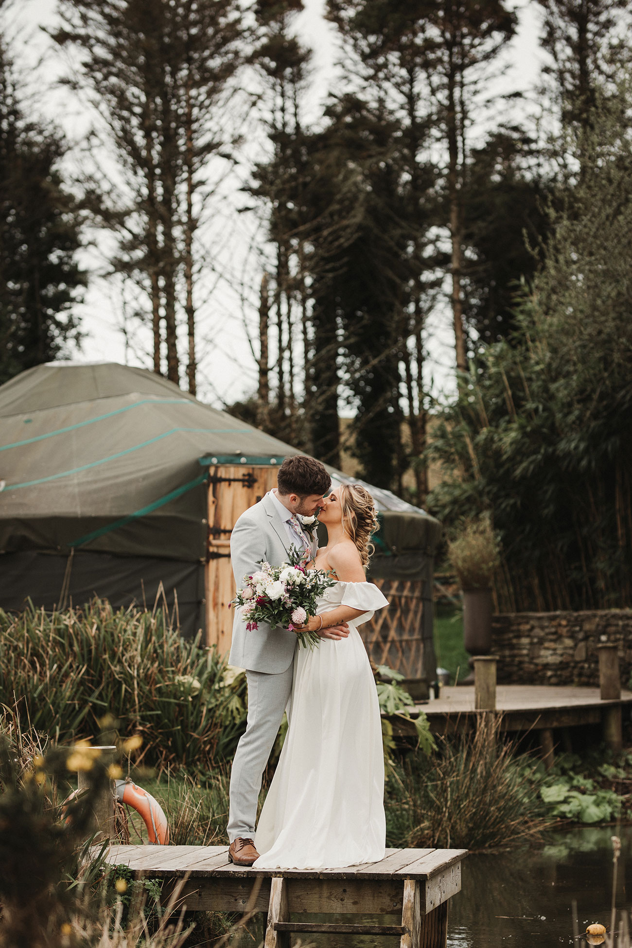 Wedding Styling Lakeside Natural Rustic Bride Groom Cornwall10