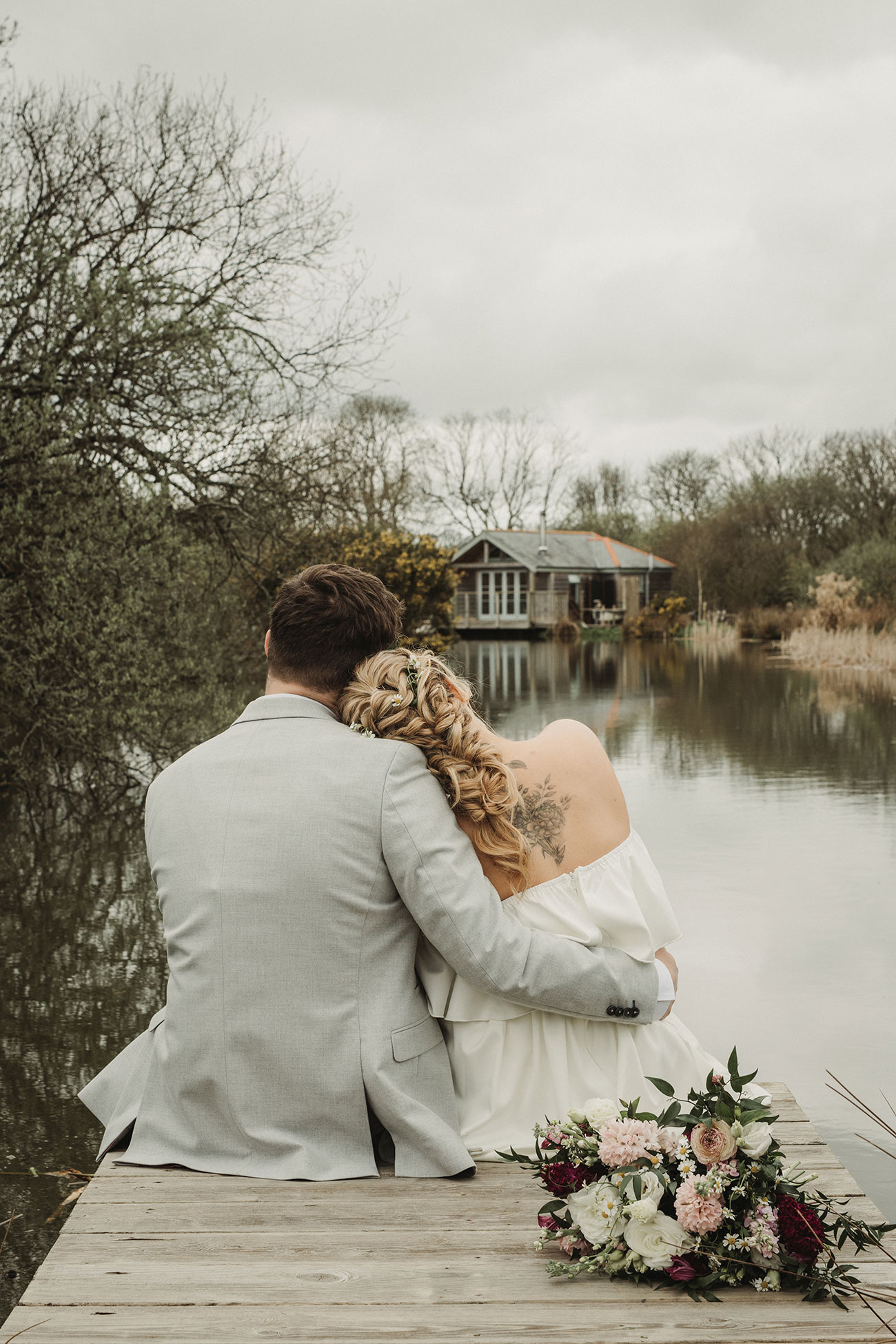 Wedding Styling Lakeside Natural Rustic Bride Groom Cornwall11