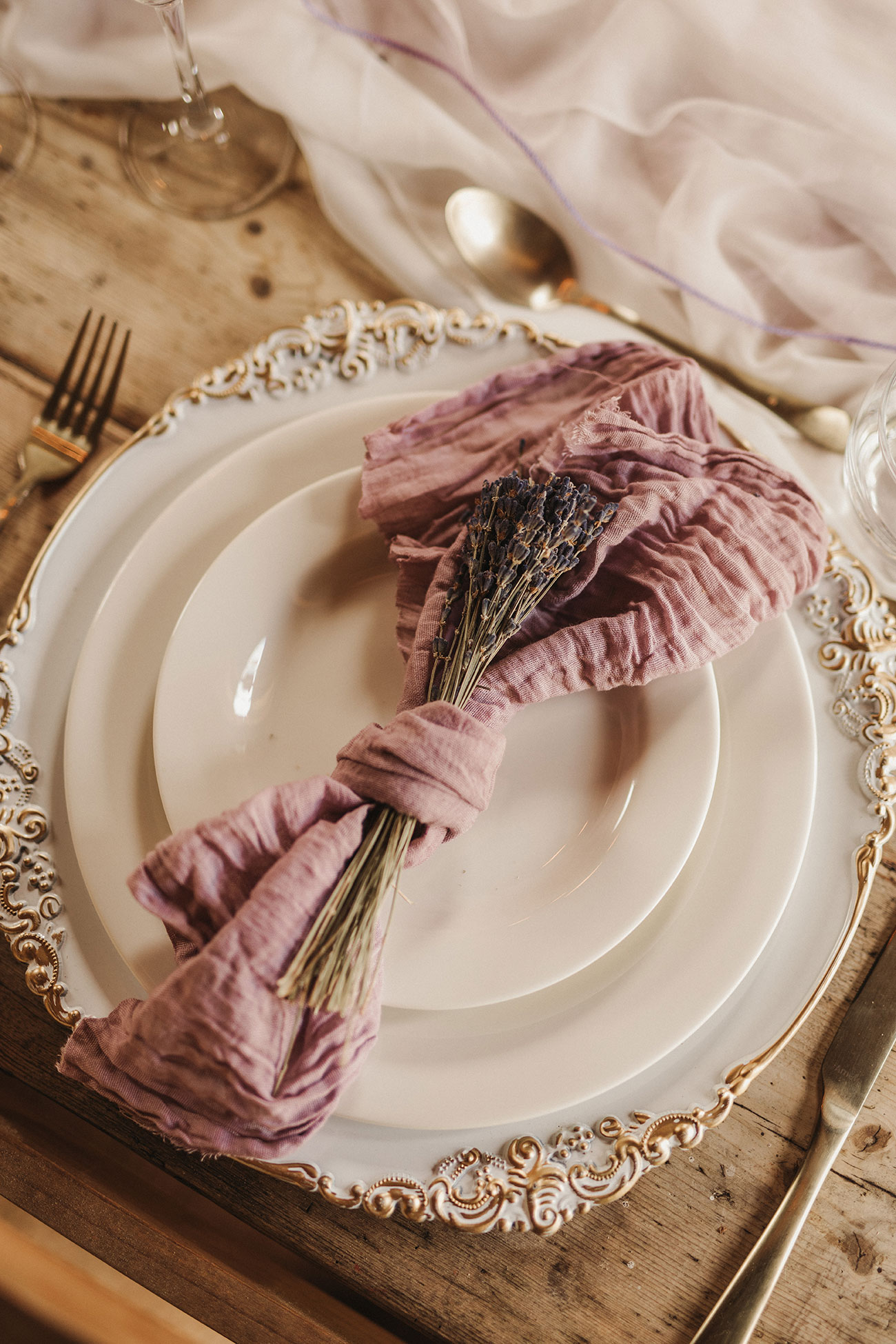 Wedding Styling Lakeside Natural Rustic Bride Groom Cornwall2