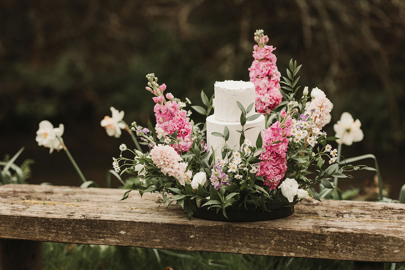 Wedding Styling Lakeside Natural Rustic Bride Groom Cornwall20