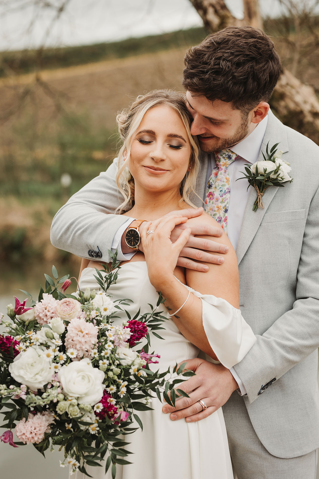 Wedding Styling Lakeside Natural Rustic Bride Groom Cornwall4