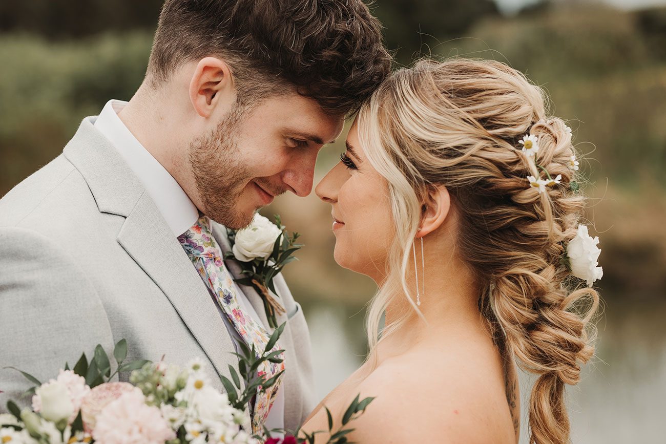 Wedding Styling Lakeside Natural Rustic Bride Groom Cornwall5